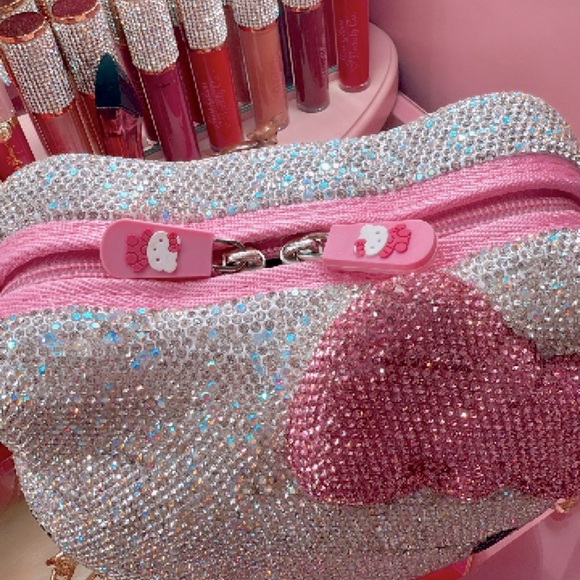 Hello Kitty Pink Bow Bling Rhinestone Glam Iced Out Purse Gold Chain - Picture 3 of 3